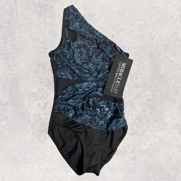 Titania Jena One Piece Swimsuit - Size US 6 - Picture 4 of 7